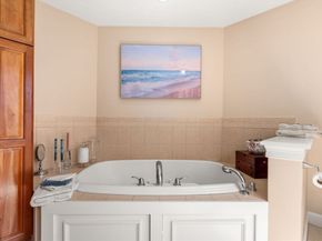 66 Hutchinson Rd, Sutton MA 01590
