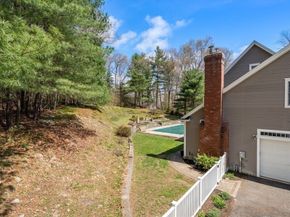66 Hutchinson Rd, Sutton MA 01590