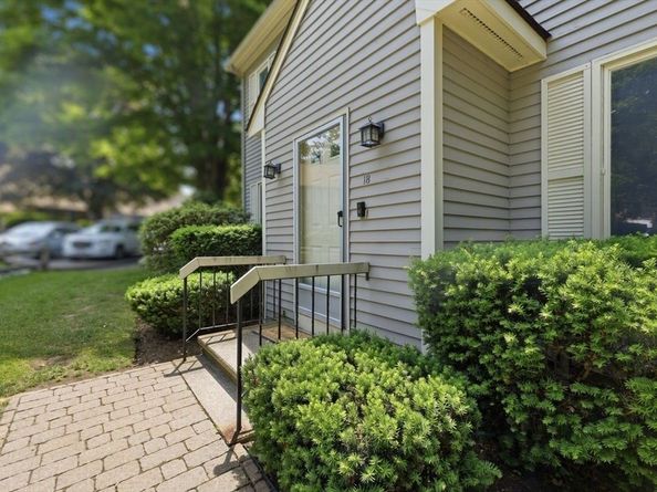 18 Copperwood Dr 18, Stoughton MA 02072
