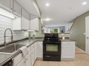 48 Phillips Road 17, Holden MA 01520