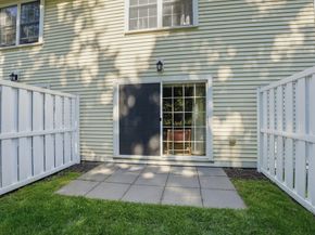 48 Phillips Road 17, Holden MA 01520