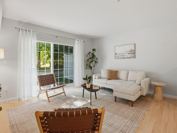 48 Phillips Road 17, Holden MA 01520