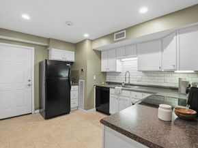 48 Phillips Road 17, Holden MA 01520