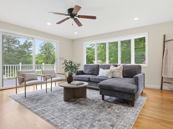 6 Hillcrest Rd, Bedford MA 01730