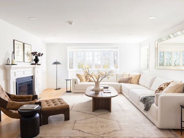 124 Chestnut Hill Rd, Newton MA 02467