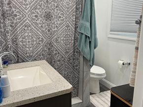 26 Orchard St, Leominster MA 01453
