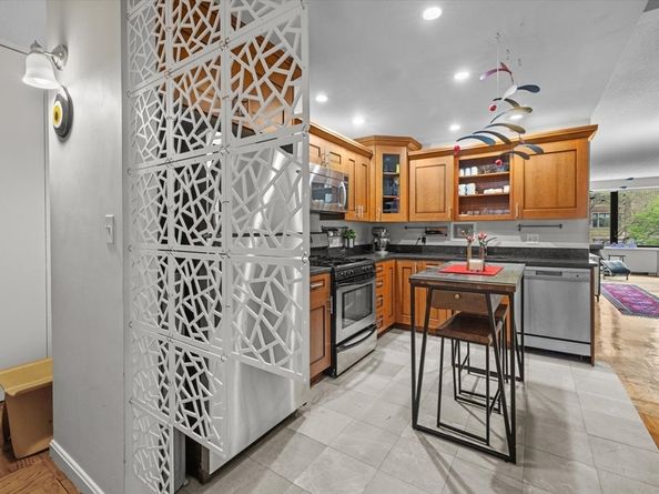 65 East India Row 3G, Boston MA 02110