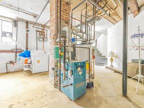 5 Spinney St, 2, Boston MA 02132