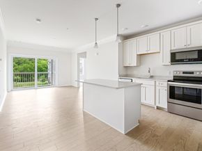 2305 Pennington Drive 305, Walpole MA 02081