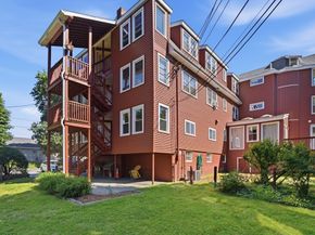 16 Middlesex St 8, Chelmsford MA 01863