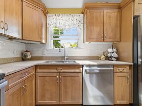 22 Lindale Ave, Weymouth MA 02191