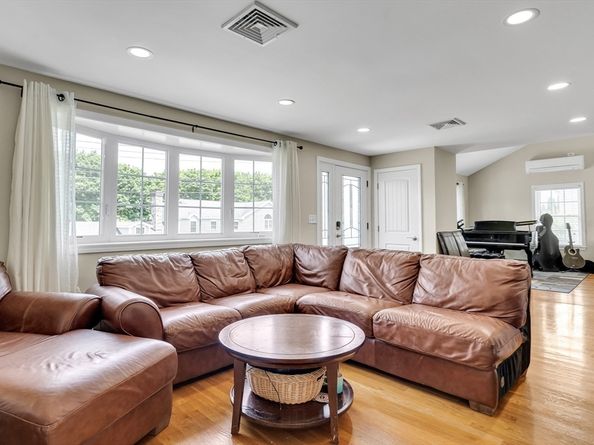 7 Liana, Woburn MA 01801