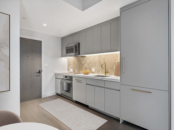 55 Lagrange St 1202, Boston MA 02116
