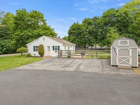 192 School Street, Groveland MA 01834