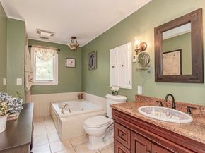 18 Annasnappitt Dr, Plympton MA 02367