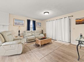 10 Bayberry Ln, Mattapoisett MA 02739