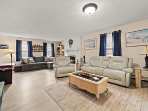 10 Bayberry Ln, Mattapoisett MA 02739