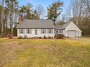 10 Bayberry Ln, Mattapoisett MA 02739