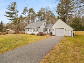 10 Bayberry Ln, Mattapoisett MA 02739