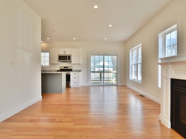 21C Crownshield 21C, Uxbridge MA 01569