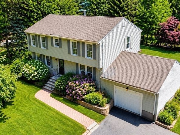 225 River Rd, Tewksbury MA 01876