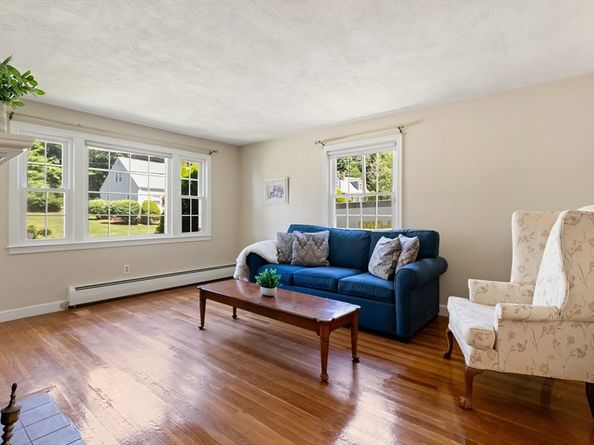 31 Hiawatha Rd, Woburn MA 01801
