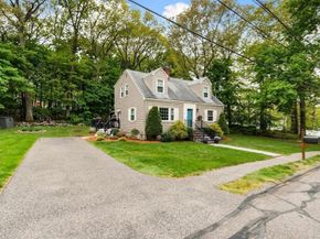 31 Hiawatha Rd, Woburn MA 01801