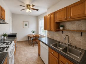 2001 Commonwealth Ave 32, Boston MA 02135