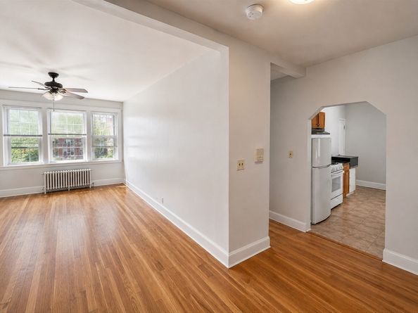 2001 Commonwealth Ave 32, Boston MA 02135