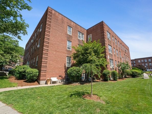 1 Lanark Rd 7, Brookline MA 02445