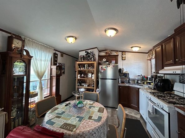 96 Newbury 9B, Danvers MA 01960