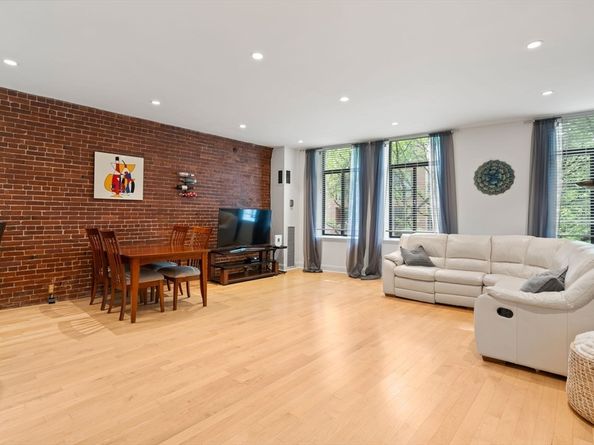 142 Commercial St 304, Boston MA 02109
