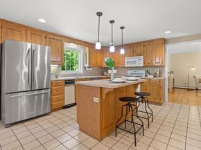 8 Caitlin Ln, Topsfield MA 01983