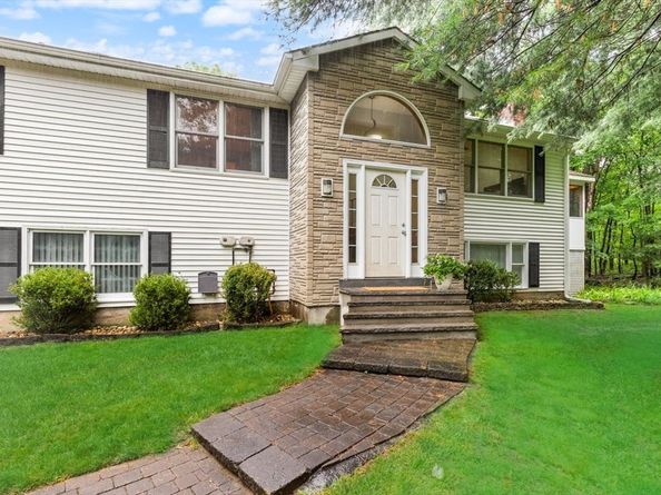 1 Savel Ln, Sharon MA 02067