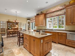 6 Witherbee Ln, Southborough MA 01772