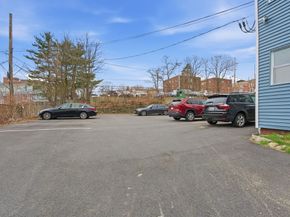 34 Irving St, Worcester MA 01609