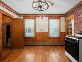 34 Dartmouth St, Worcester MA 01604