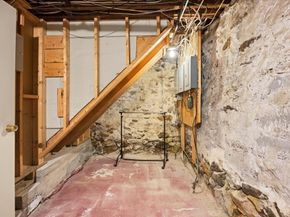 34 Dartmouth St, Worcester MA 01604