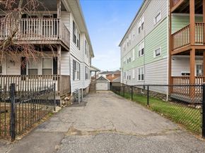 34 Dartmouth St, Worcester MA 01604