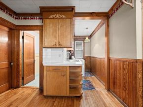 34 Dartmouth St, Worcester MA 01604