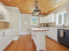 1 Highland Rd, Lakeville MA 02347
