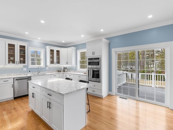 24 Marion St, Walpole MA 02081
