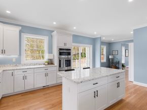 24 Marion St, Walpole MA 02081