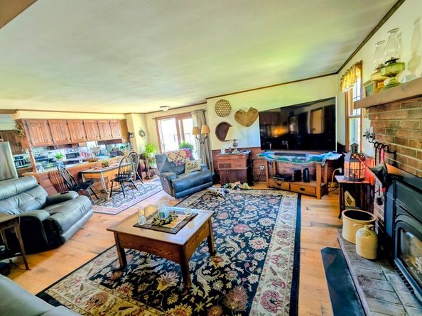 178 Dennison Hill Rd, Southbridge MA 01550