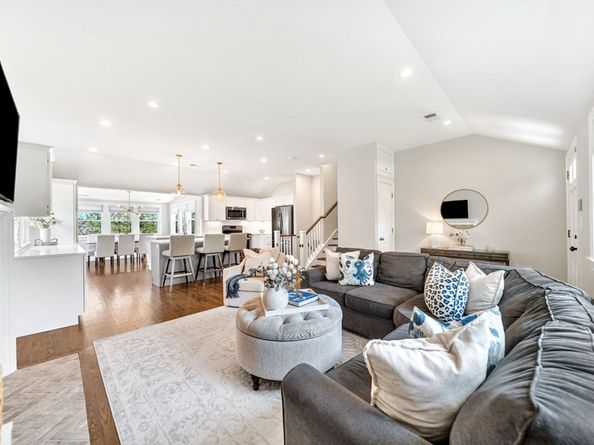 72 Oakcrest Rd, Needham MA 02492