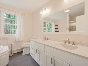 9 Hunter Lane, Medway MA 02053