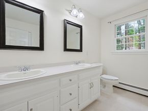 9 Hunter Lane, Medway MA 02053