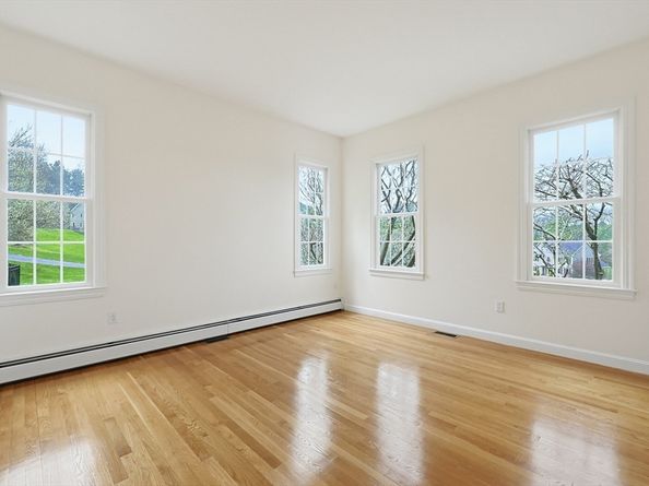 9 Hunter Lane, Medway MA 02053