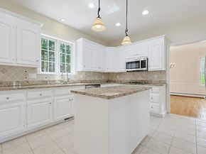 9 Hunter Lane, Medway MA 02053