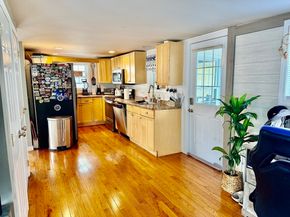 41 Main St, Upton MA 01568